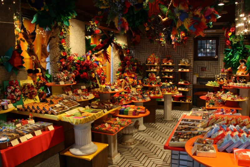 ecommerce-LES MAYONS-min_candy_store_chocolate_shop_chocolate_switzerland-393515